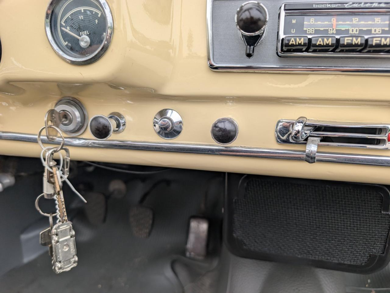 1961 Mercedes - Benz 190SL
