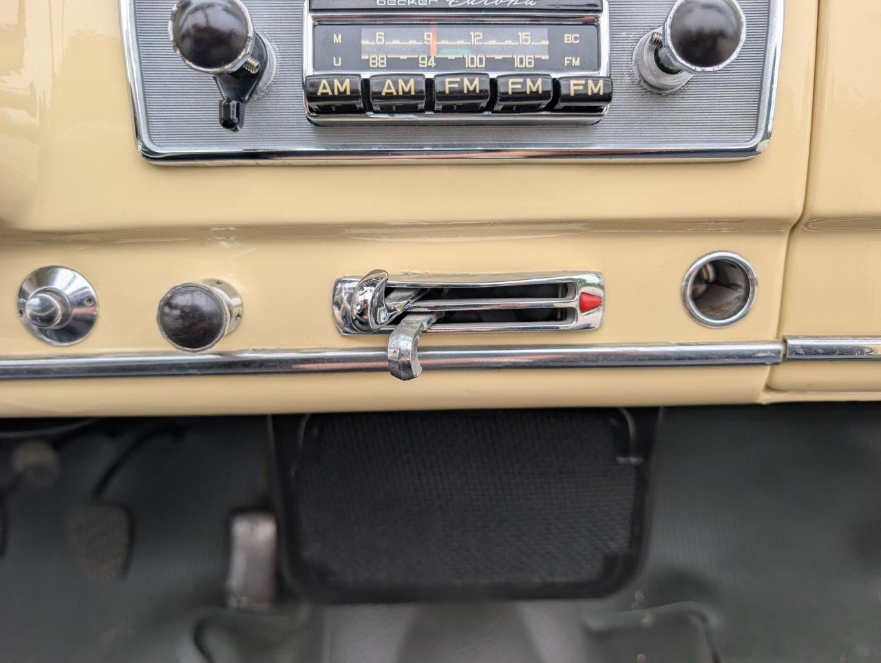 1961 Mercedes - Benz 190SL