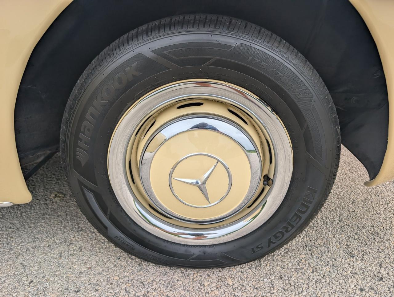 1961 Mercedes - Benz 190SL