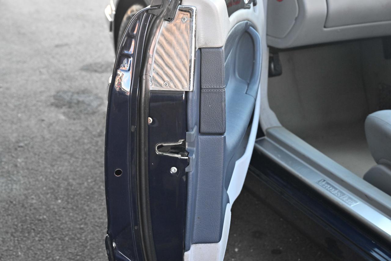 2002 Mercedes - Benz CLK 230 Avantgarde Kompressor