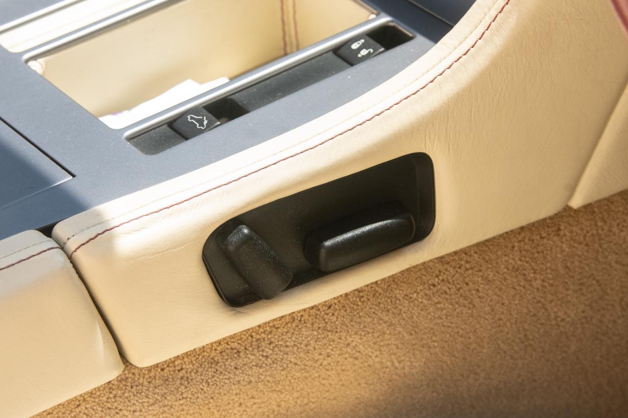 2006 Aston Martin DB9 Volante