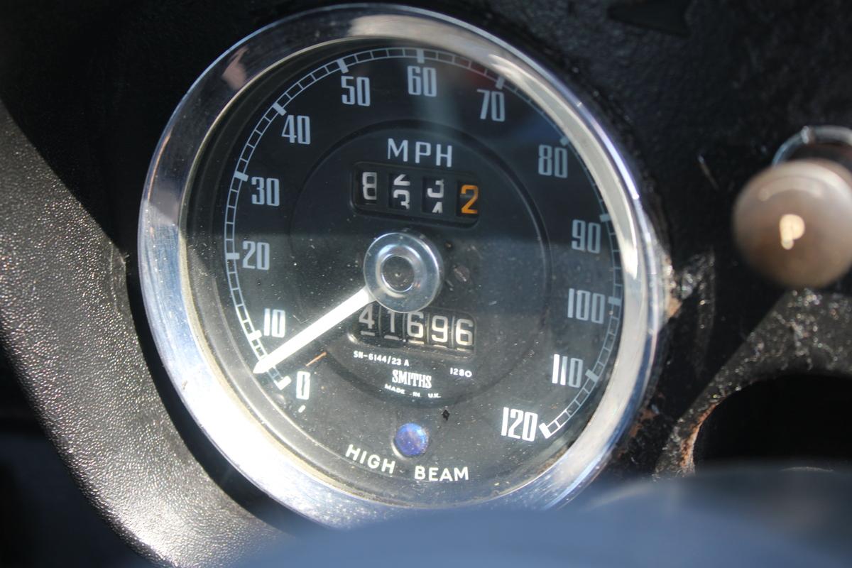 1974 MG B GT