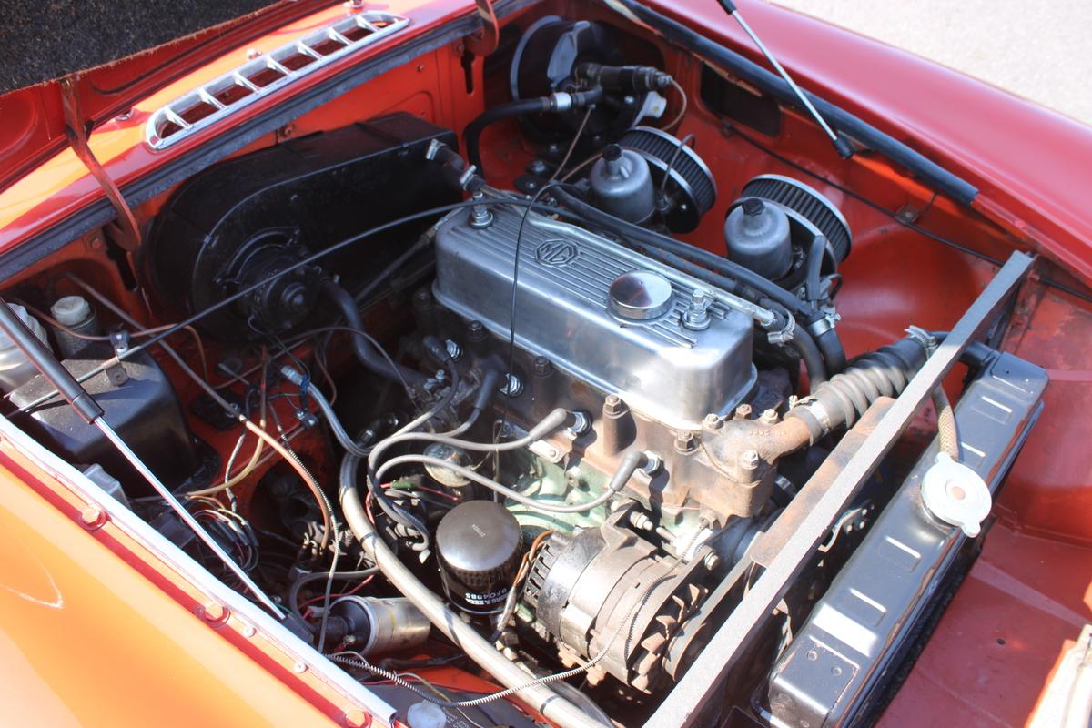 1974 MG B GT