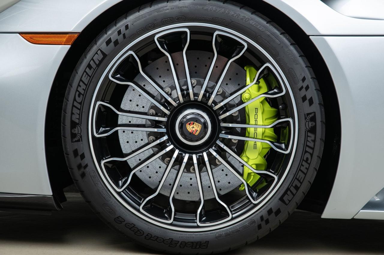 2015 Porsche 918 Spyder