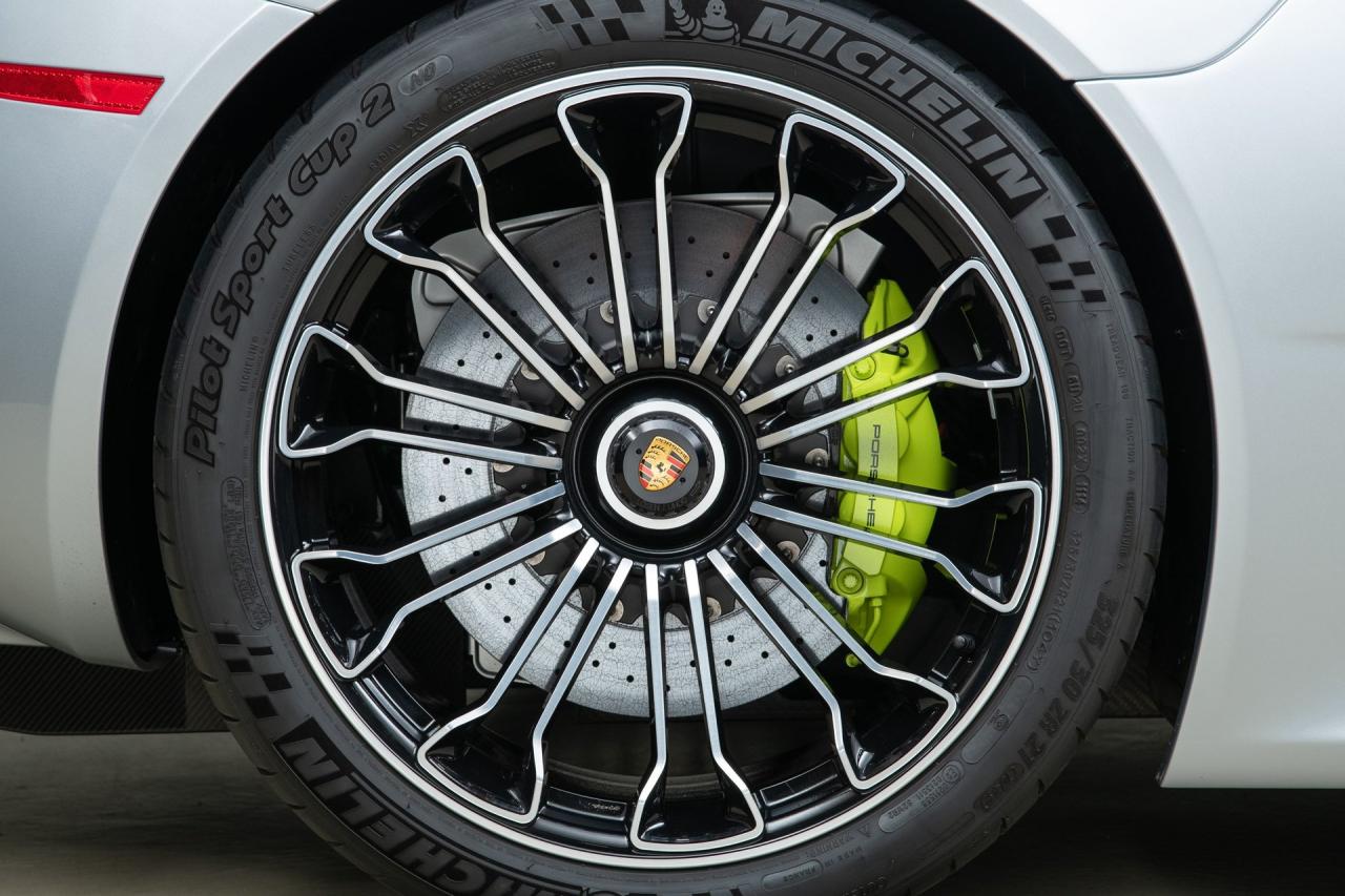 2015 Porsche 918 Spyder