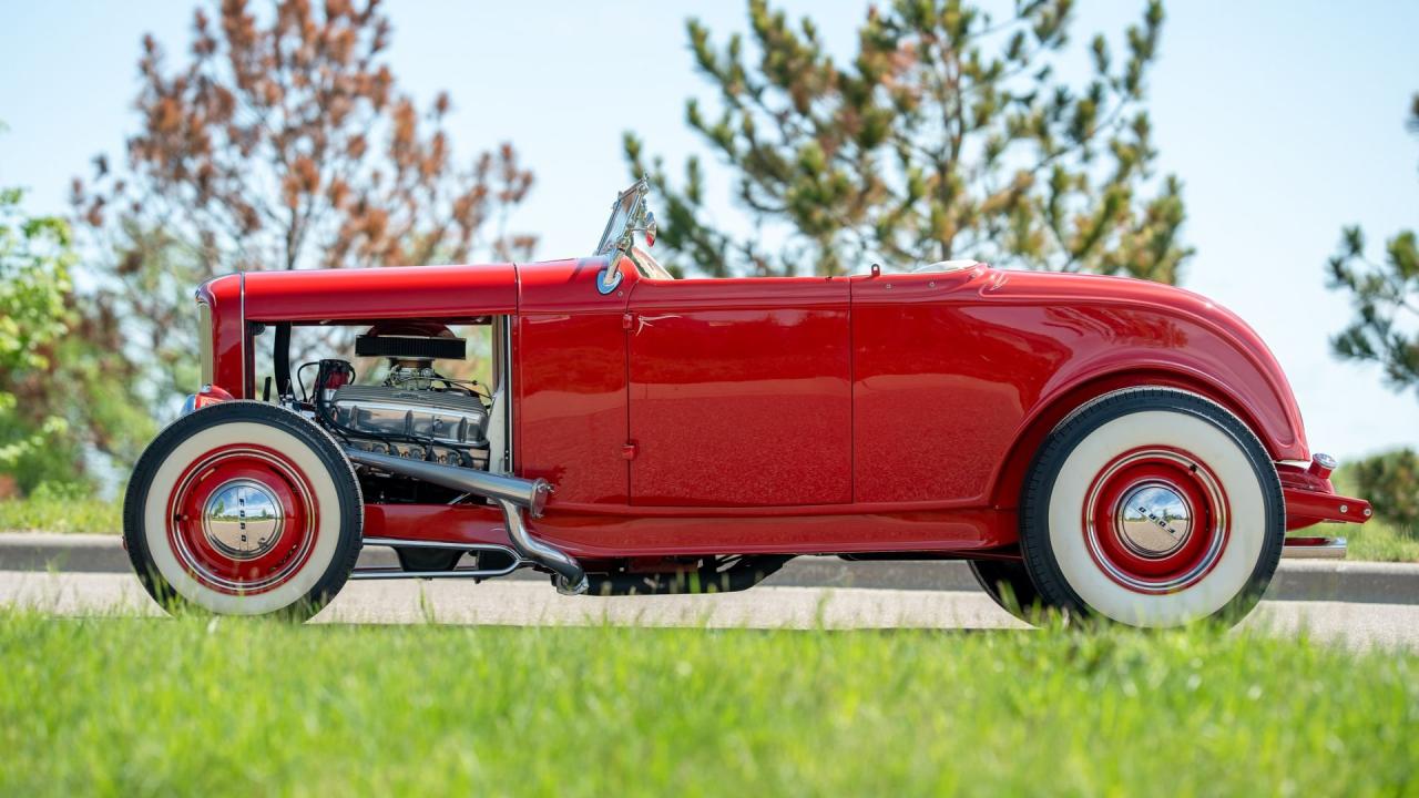 1932 Ford Hot Rod "High-Boy" Roadster