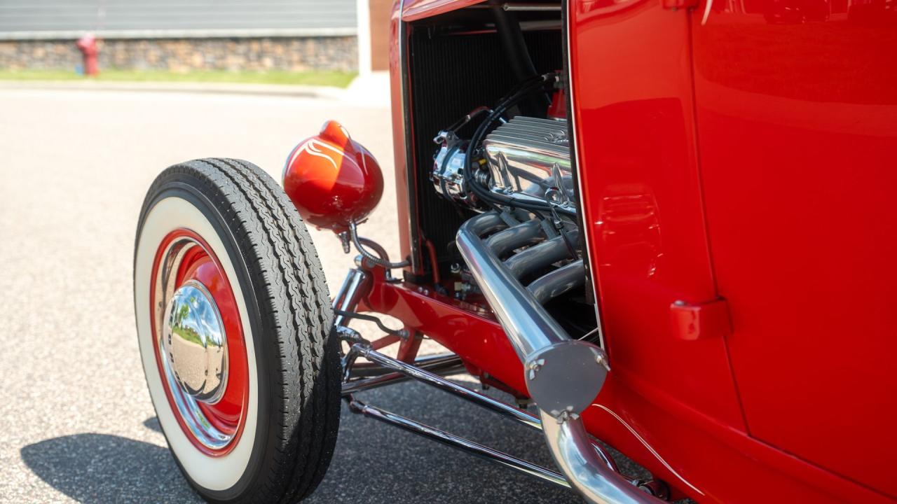 1932 Ford Hot Rod "High-Boy" Roadster
