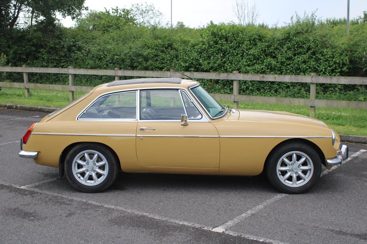 1972 MG B GT V8