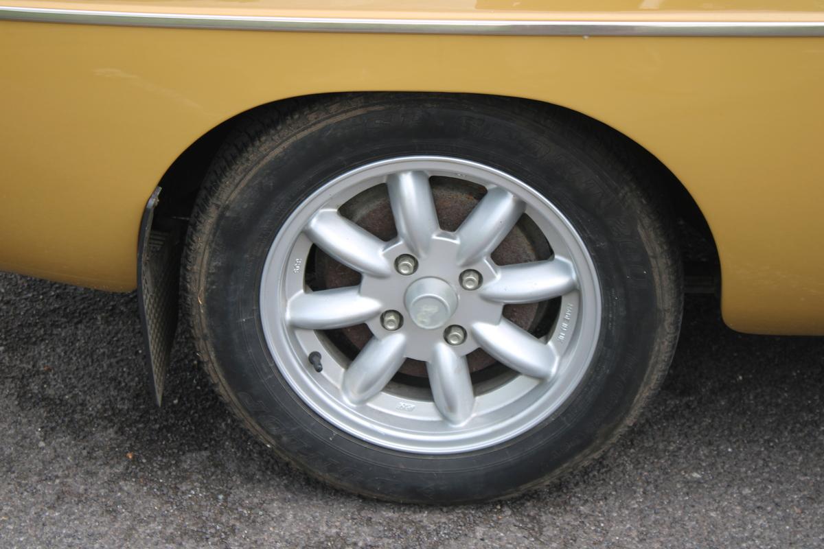 1972 MG B GT V8