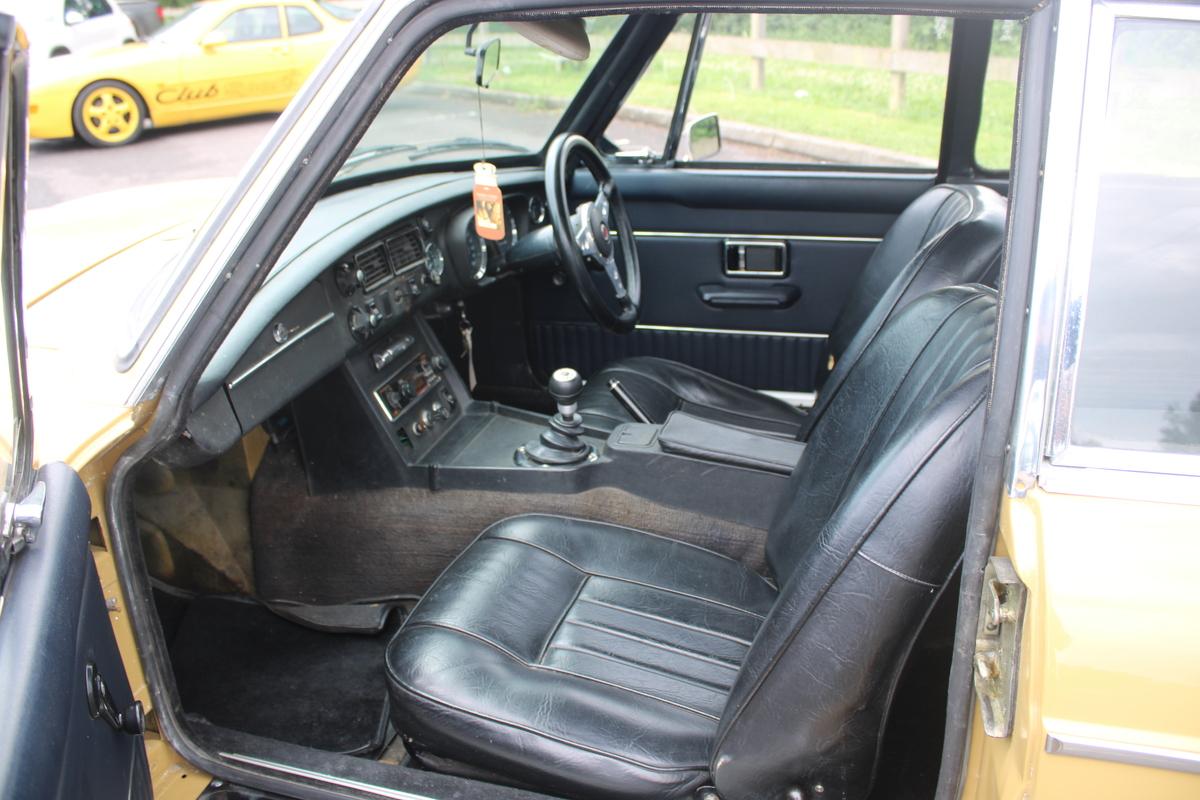 1972 MG B GT V8