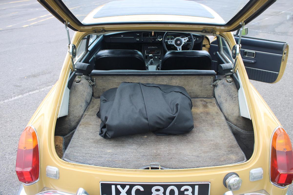 1972 MG B GT V8