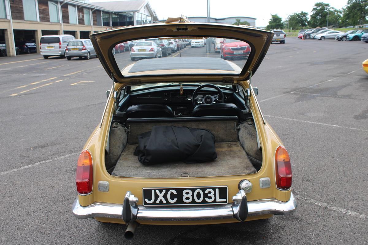 1972 MG B GT V8