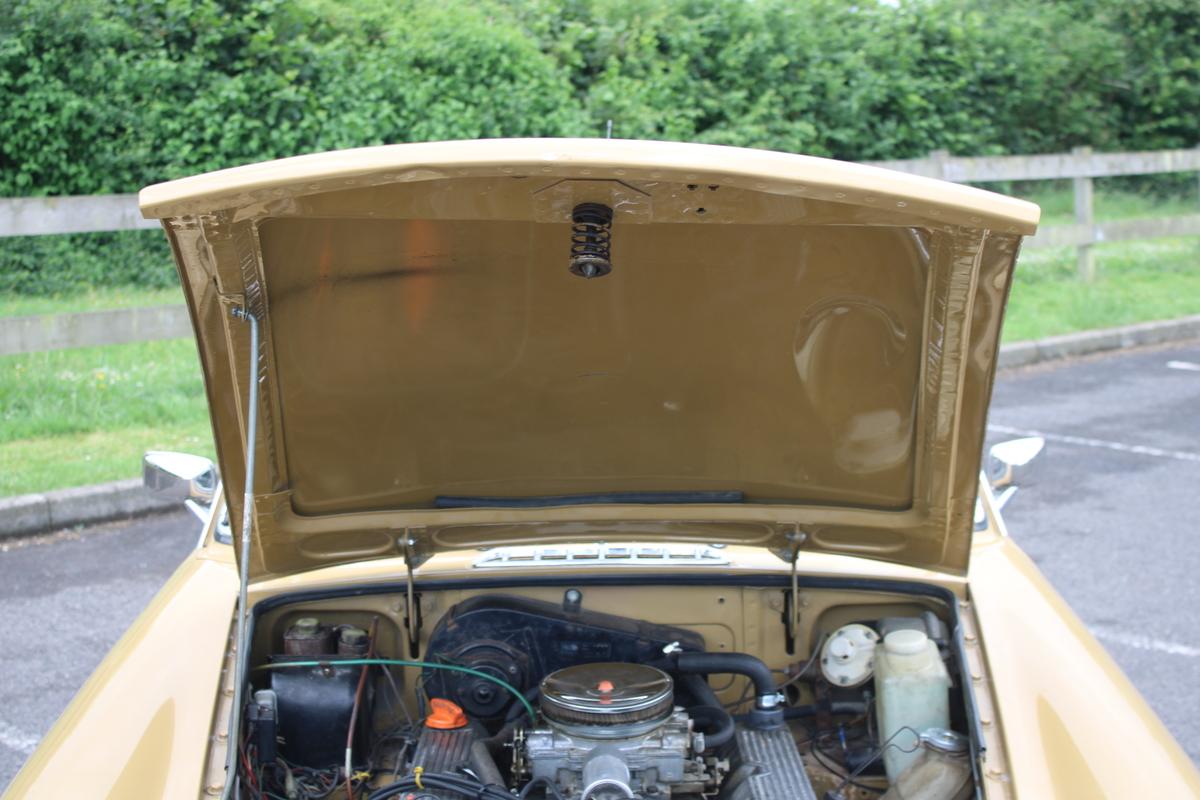 1972 MG B GT V8