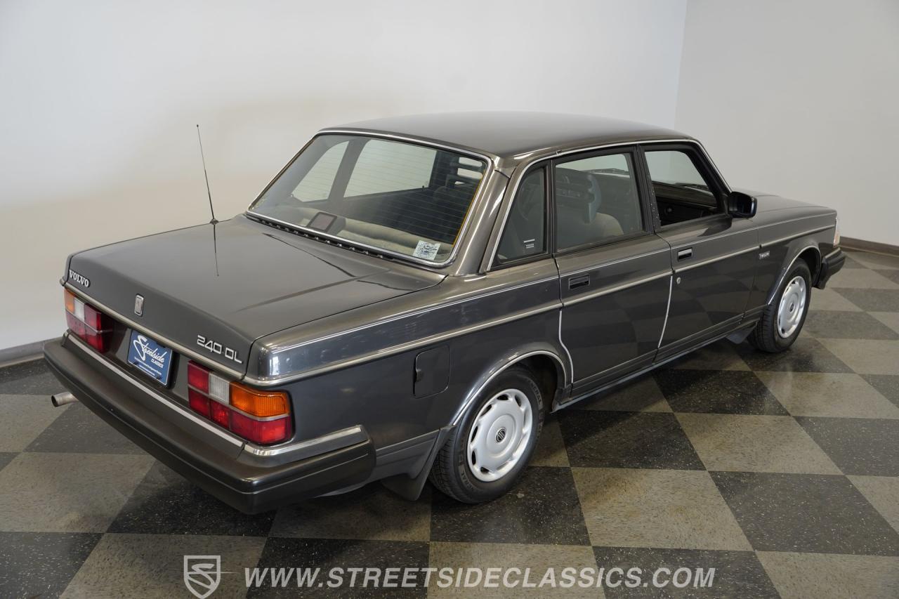 1988 Volvo 240DL