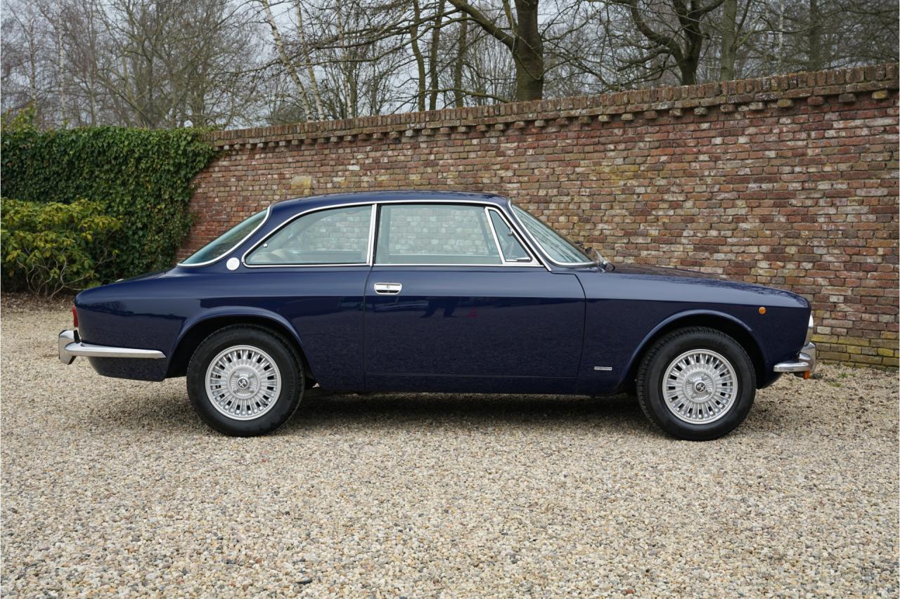 1974 Alfa Romeo GTV 2000 Bertone &ldquo;Blu Ollandese over Naturale&rdquo;