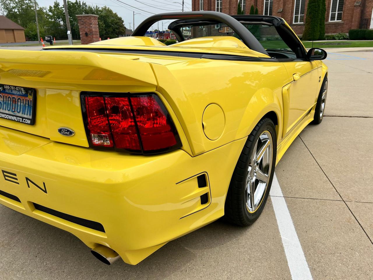 2002 Ford Saleen Mustang