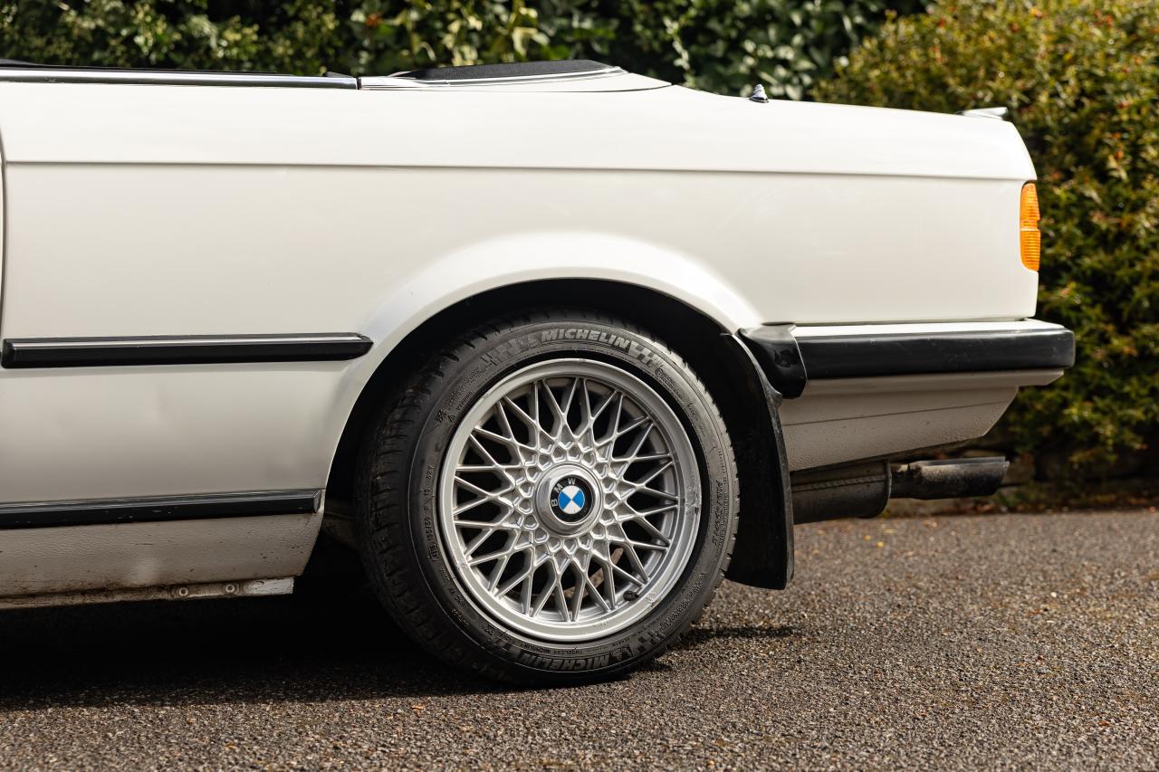 1990 BMW E30 325i Cabriolet