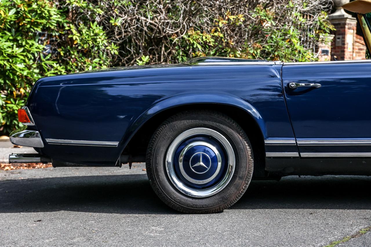 1966 Mercedes - Benz 230 SL Pagoda