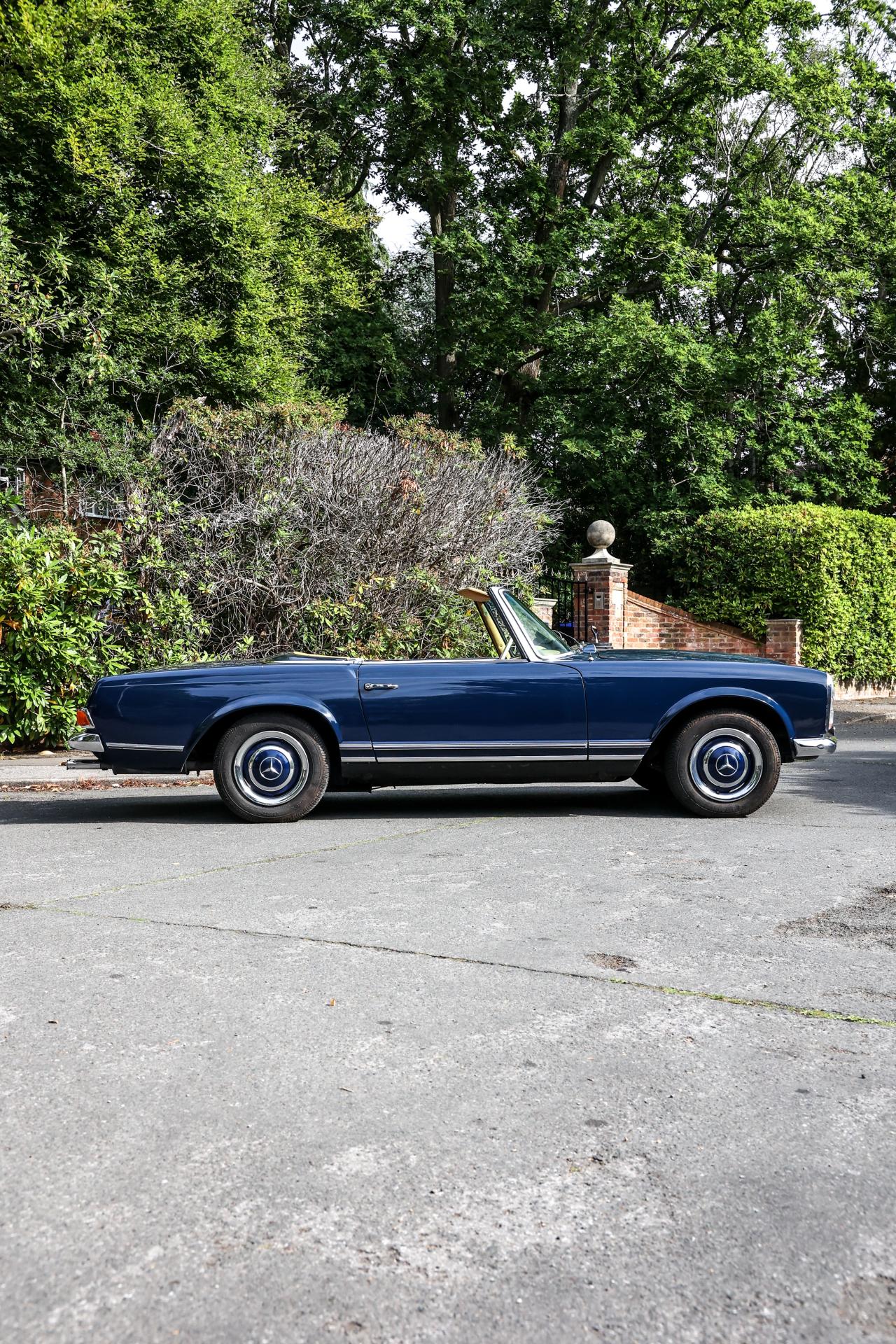 1966 Mercedes - Benz 230 SL Pagoda