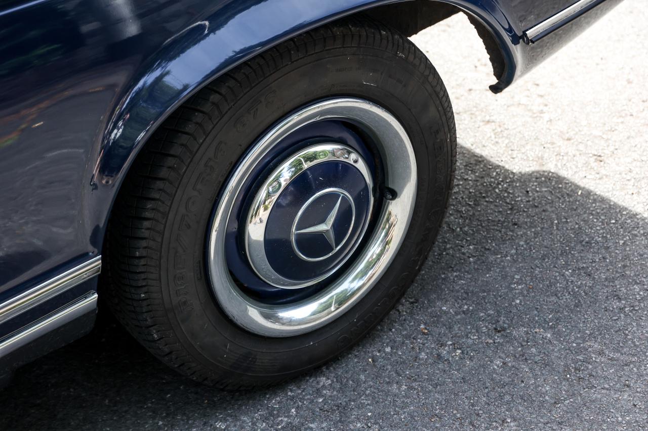 1966 Mercedes - Benz 230 SL Pagoda