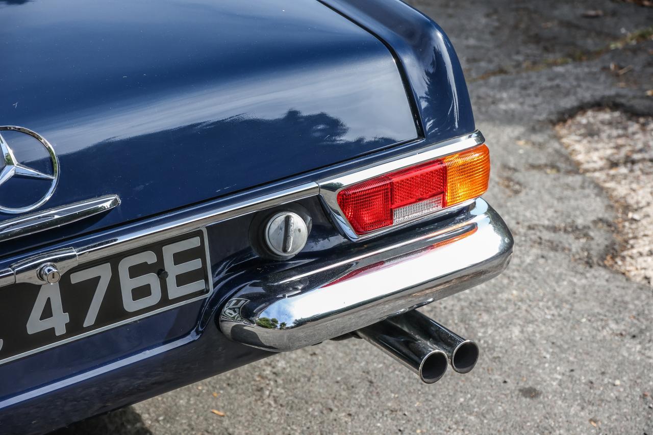 1966 Mercedes - Benz 230 SL Pagoda