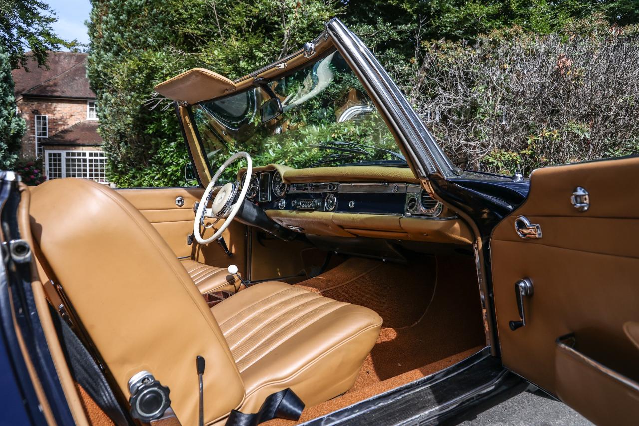 1966 Mercedes - Benz 230 SL Pagoda