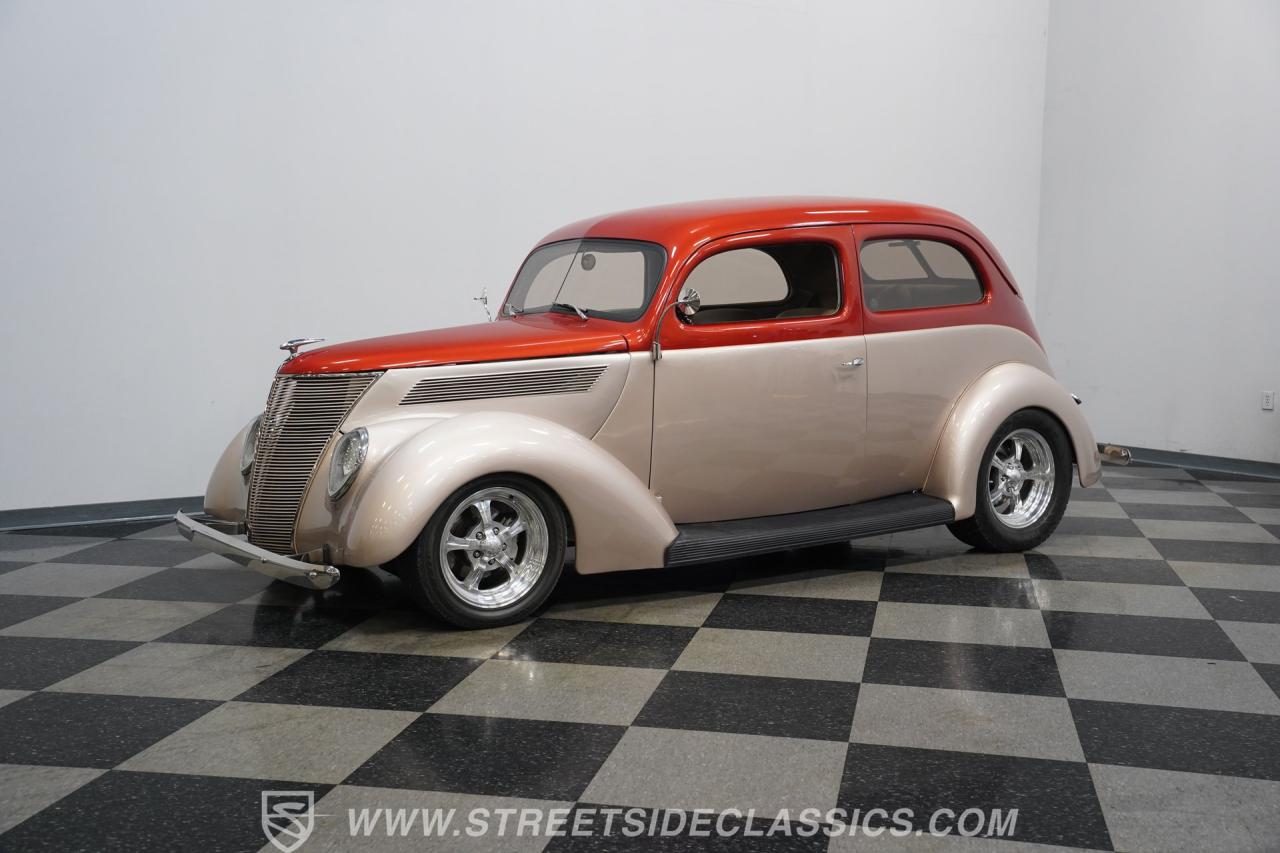 1937 Ford Tudor Slantback
