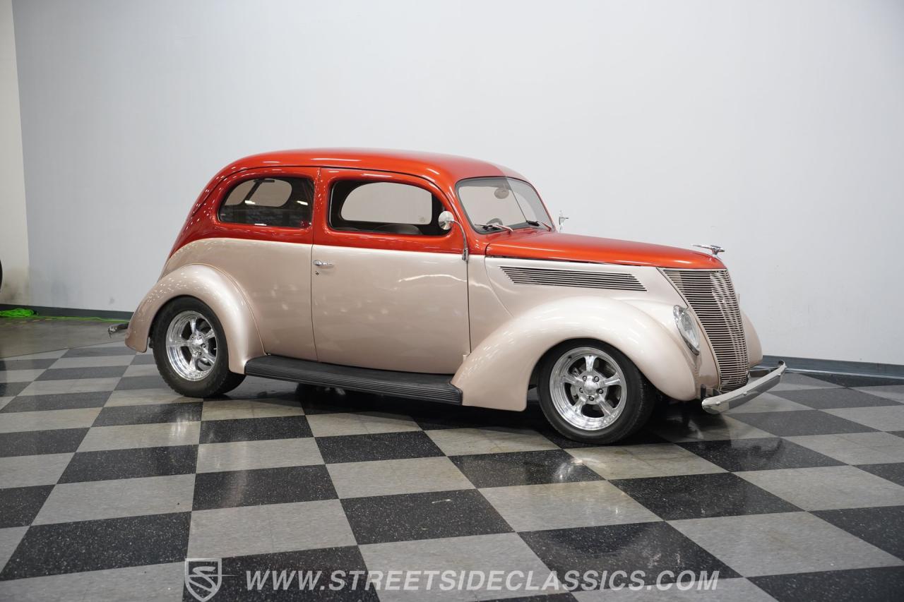 1937 Ford Tudor Slantback