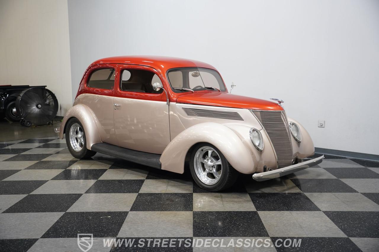 1937 Ford Tudor Slantback