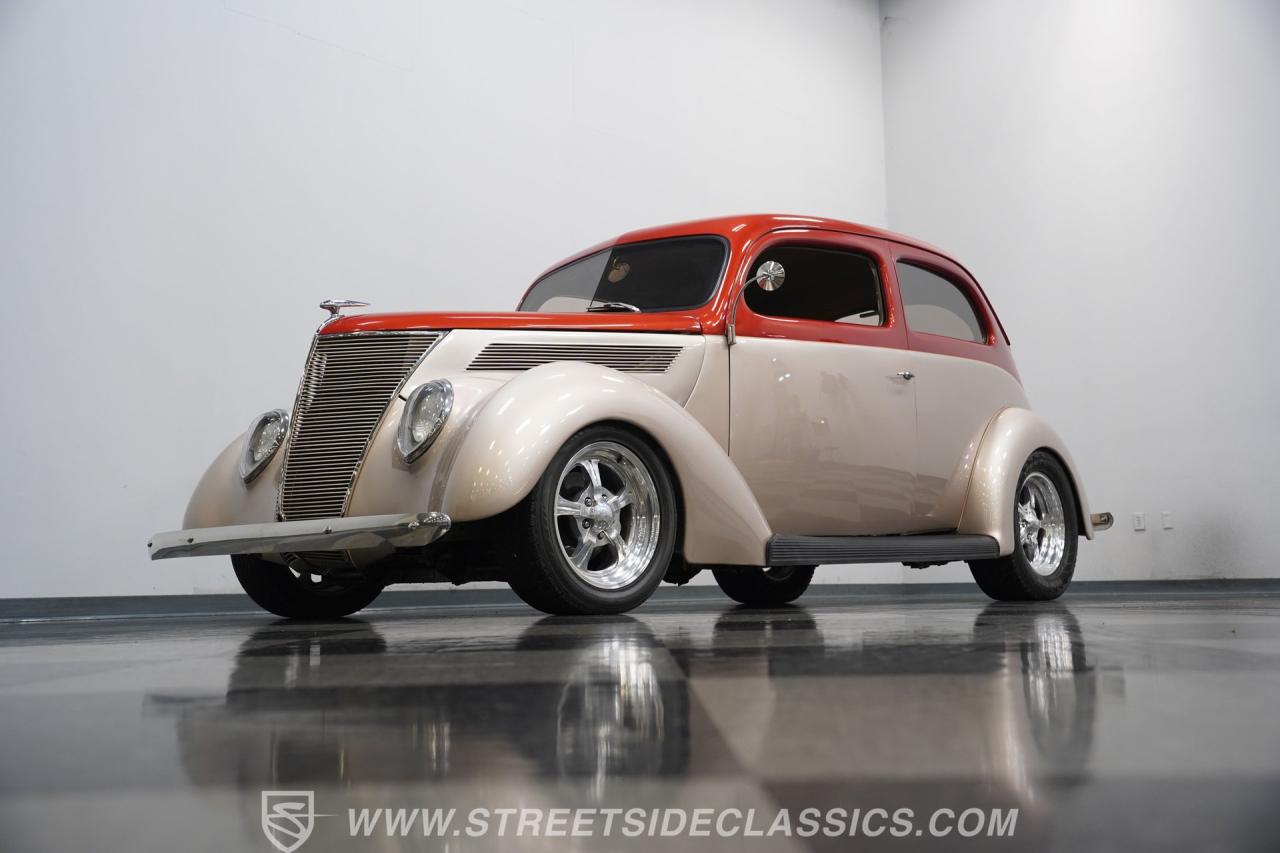 1937 Ford Tudor Slantback