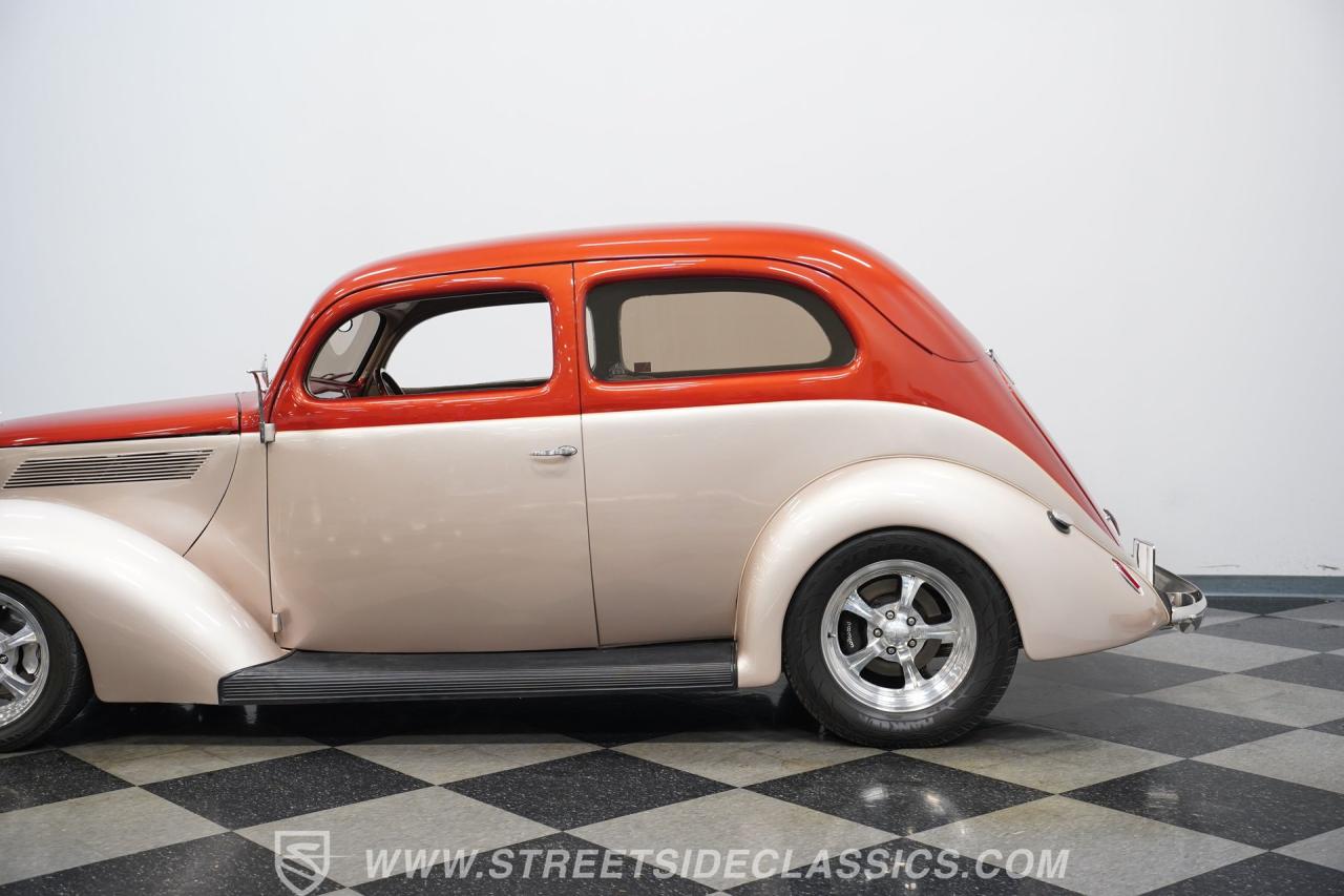 1937 Ford Tudor Slantback