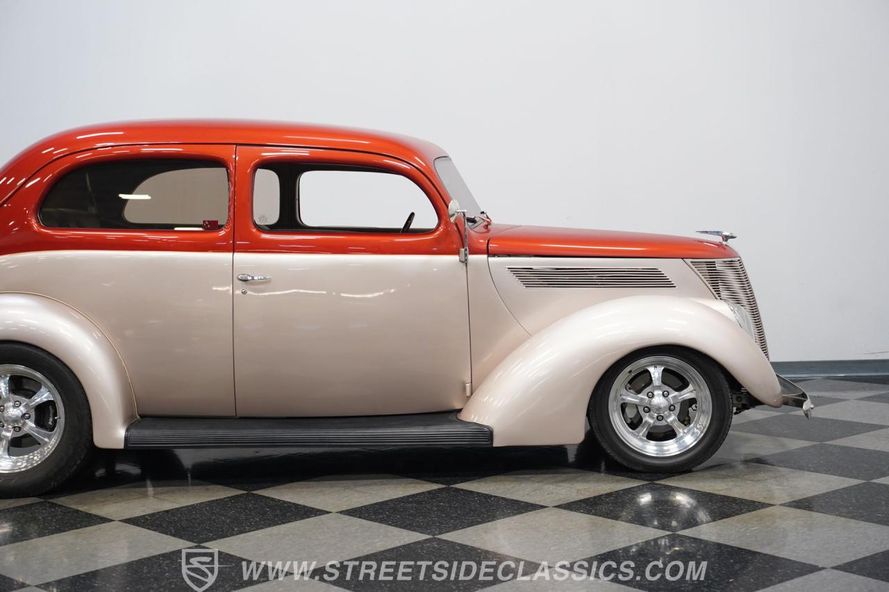 1937 Ford Tudor Slantback