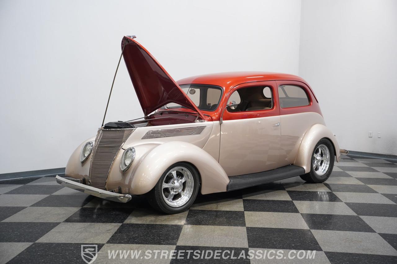 1937 Ford Tudor Slantback