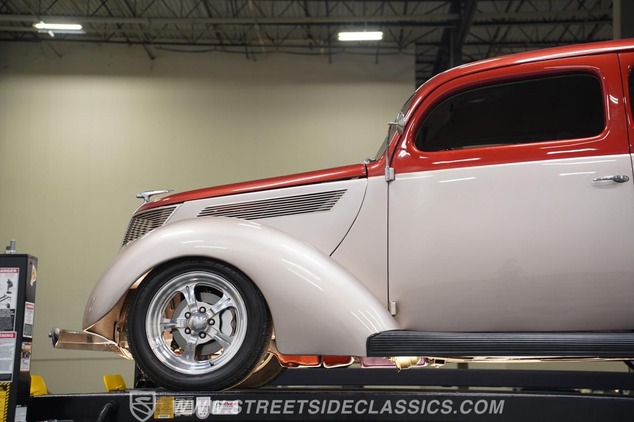 1937 Ford Tudor Slantback