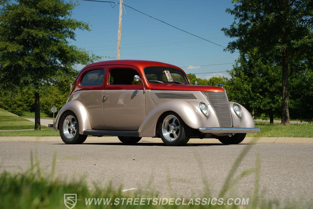 1937 Ford Tudor Slantback