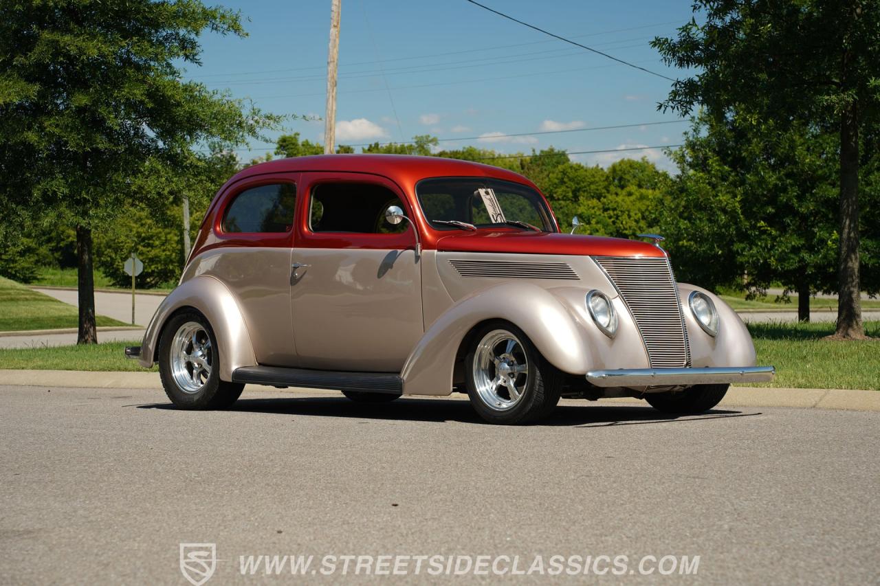 1937 Ford Tudor Slantback