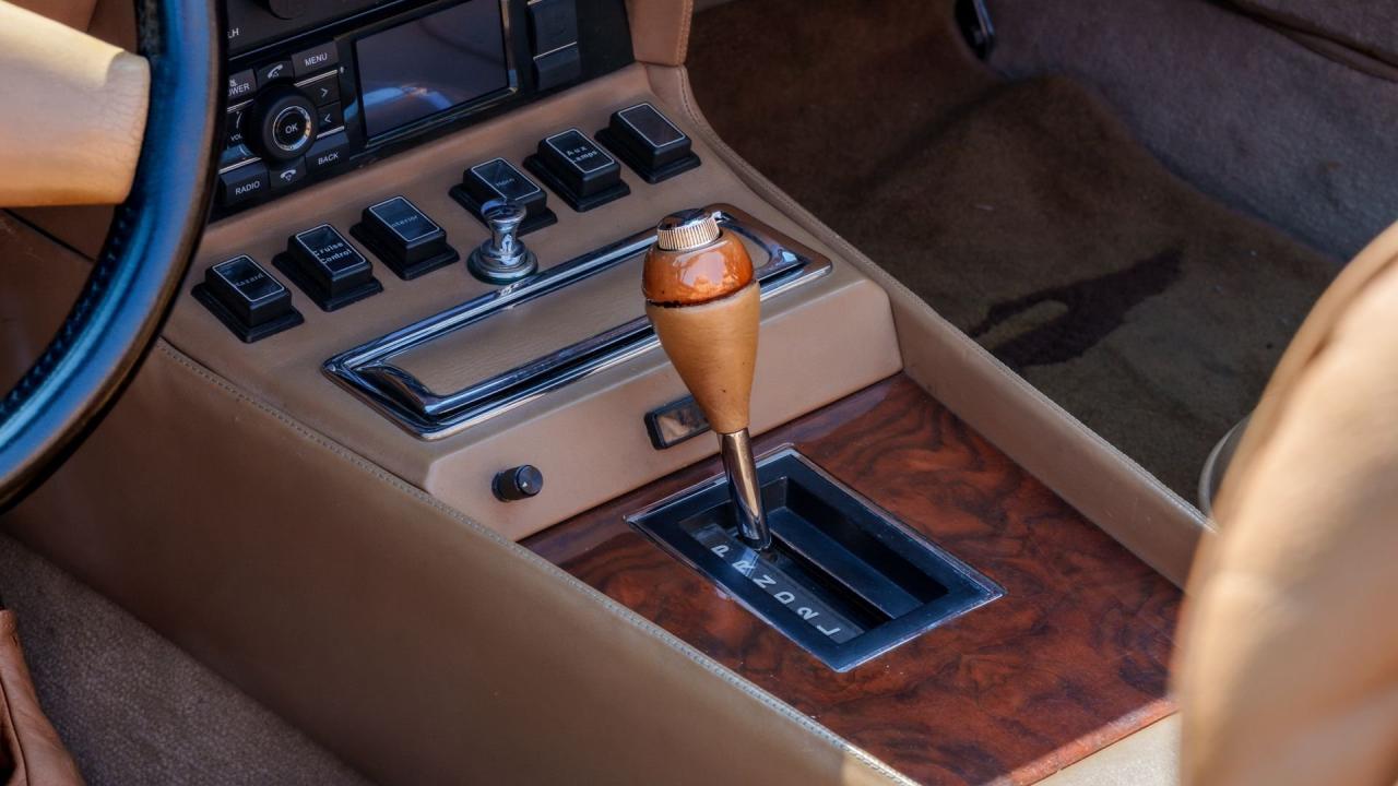 1986 Aston Martin V8 Volante
