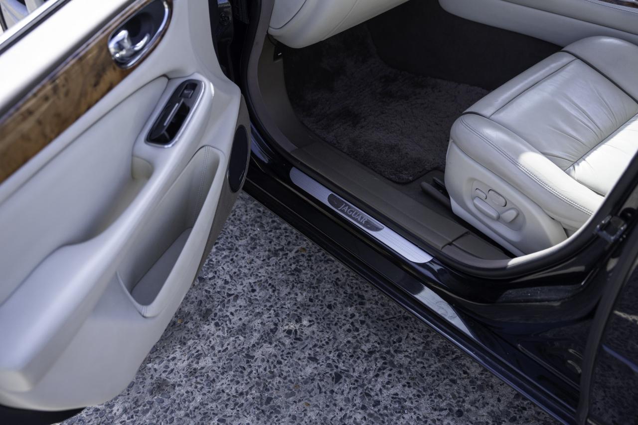 2004 Jaguar XJ SUPER V8