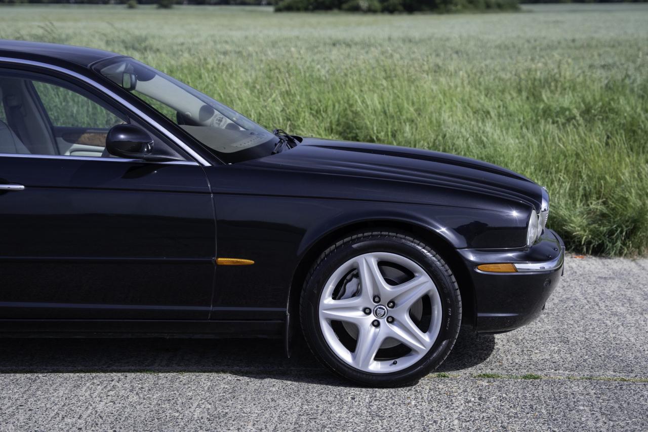 2004 Jaguar XJ SUPER V8