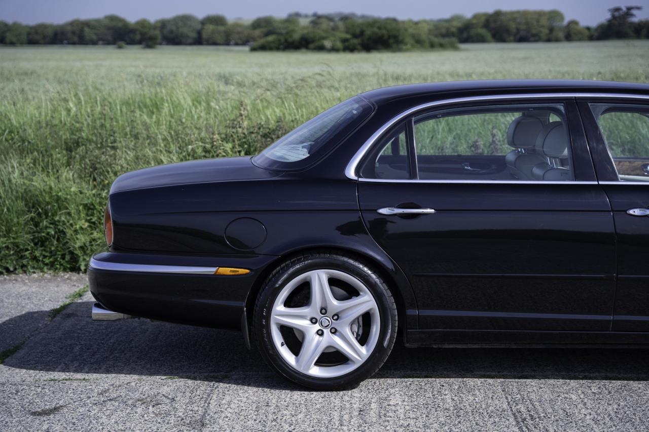 2004 Jaguar XJ SUPER V8