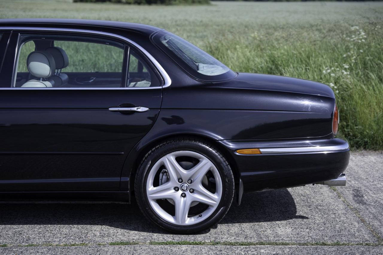 2004 Jaguar XJ SUPER V8