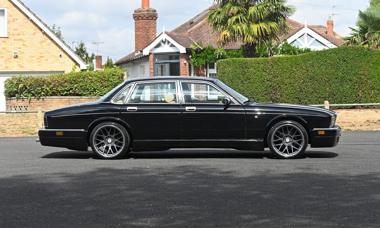 1990 Daimler XJ40 by Lynx (4 litre)