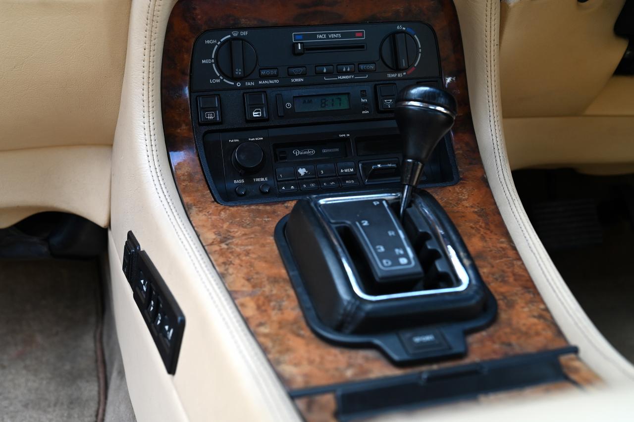 1990 Daimler XJ40 by Lynx (4 litre)