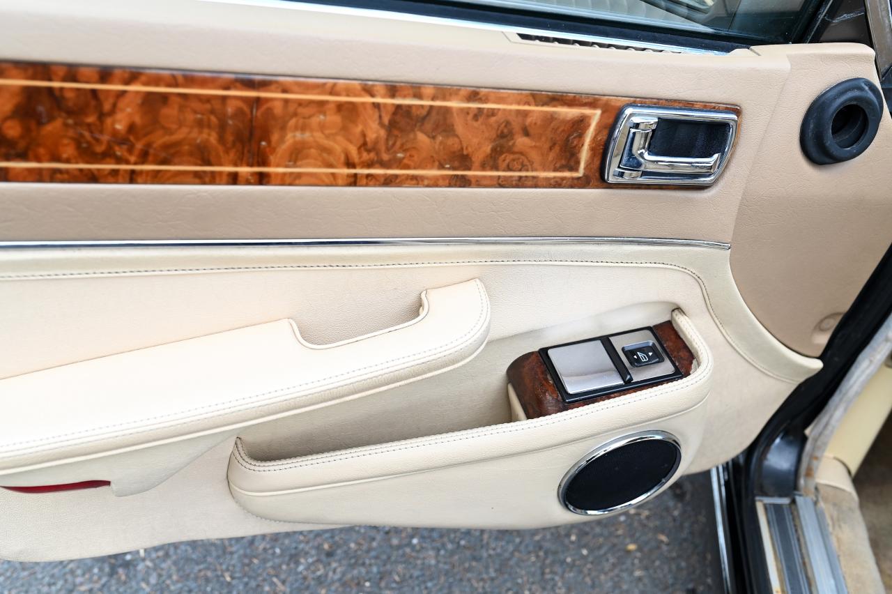 1990 Daimler XJ40 by Lynx (4 litre)