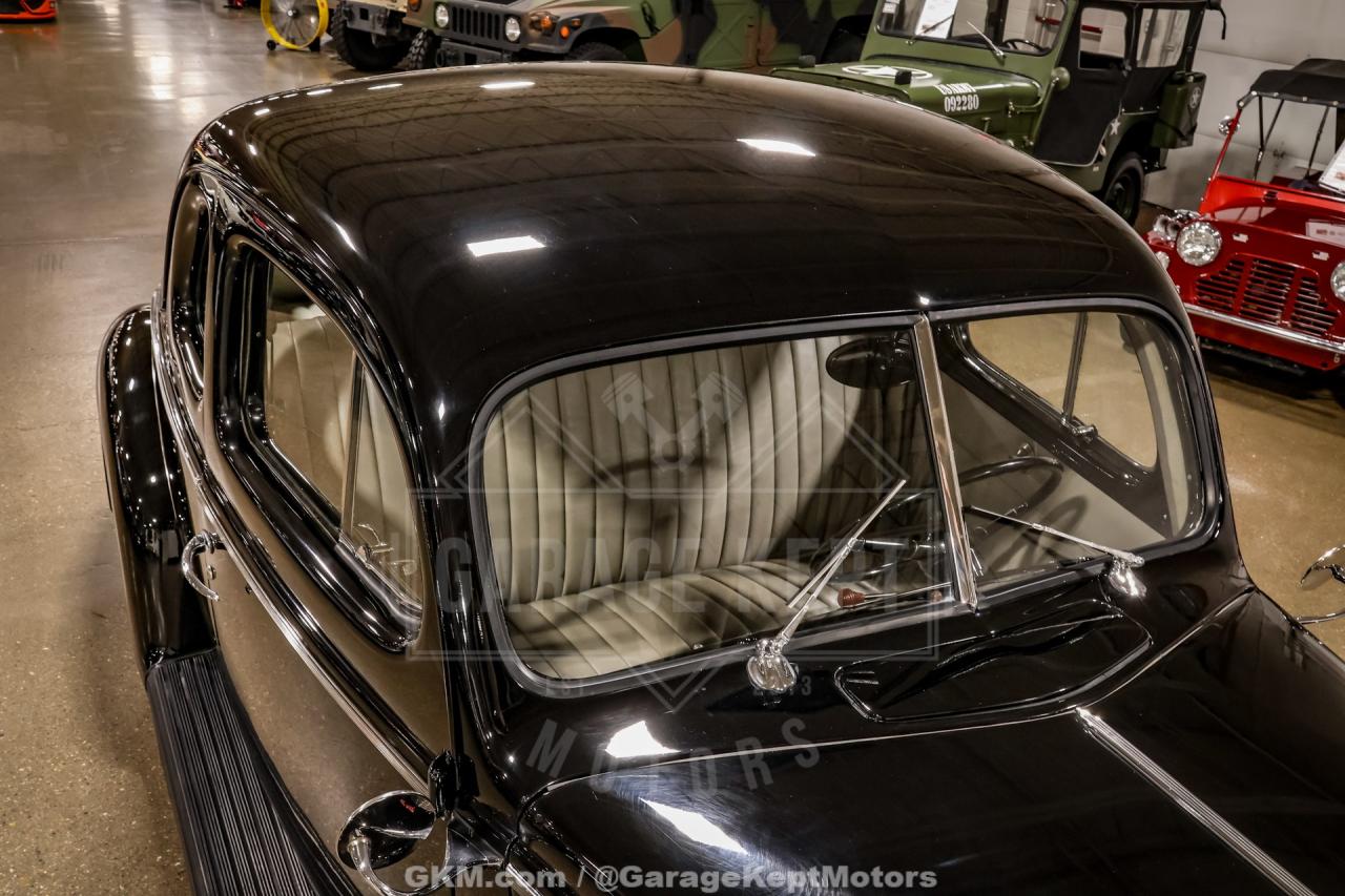 1940 Ford Deluxe