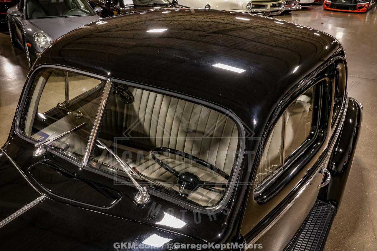 1940 Ford Deluxe