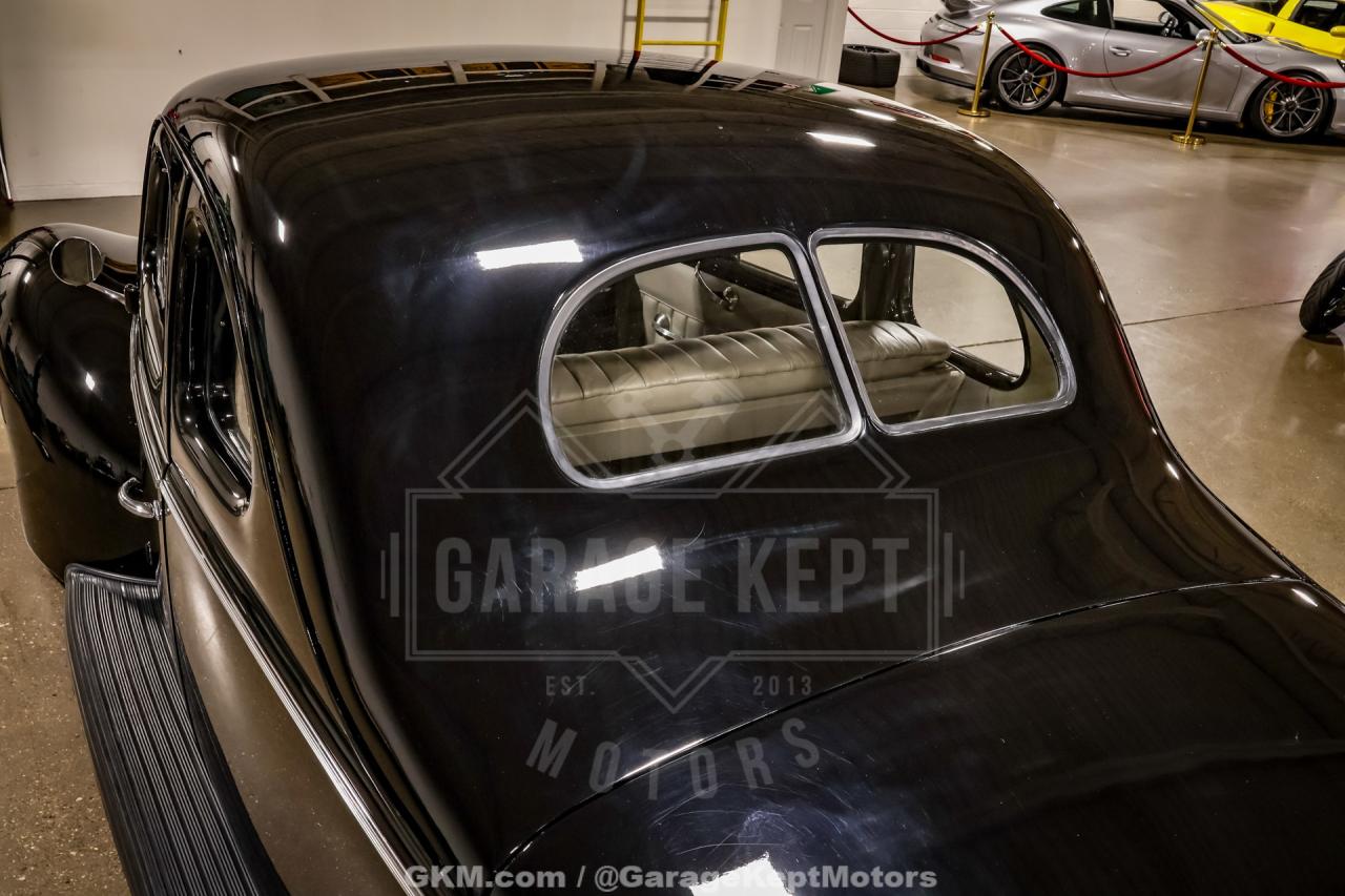 1940 Ford Deluxe