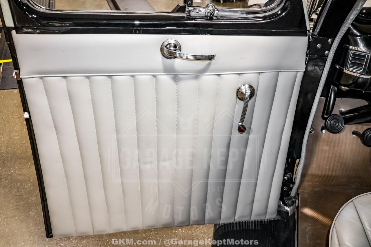 1940 Ford Deluxe
