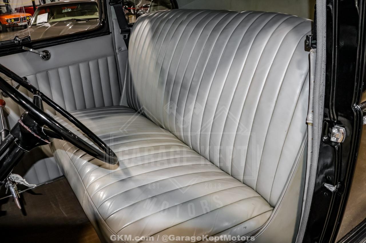 1940 Ford Deluxe