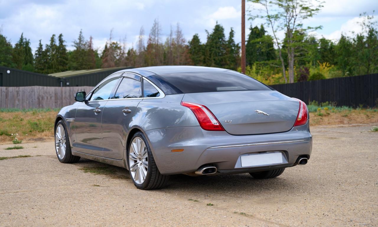 2010 Jaguar XJ V8 Portfolio Auto